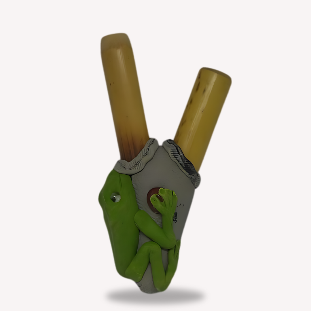 Kuripè Bamboo Pipe Imported Amazonian Green Frog With Red Kuripè Bamboo Pipe Imported Amazonian Green Frog With Red Front