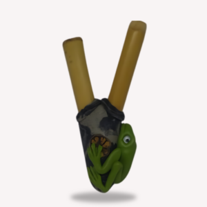 Kuripè Bamboo Pipe Imported Amazonian Green Frog With Flower Back